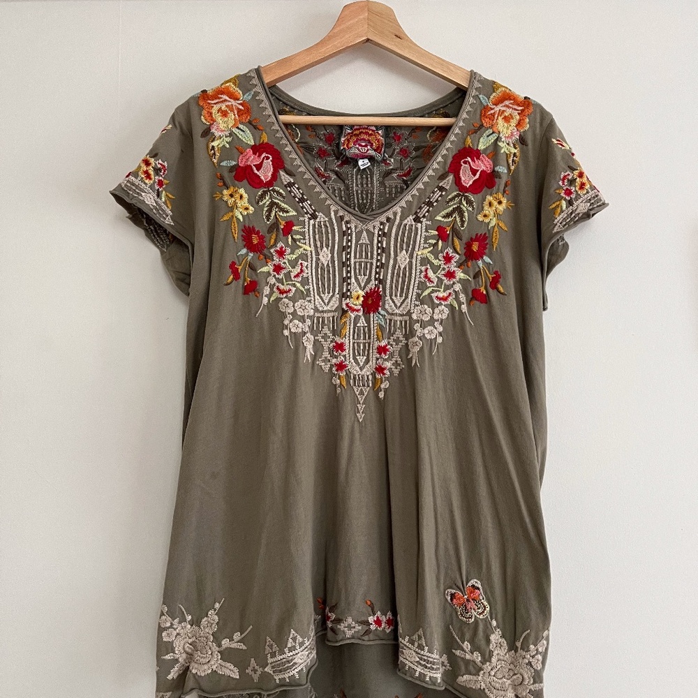 JOHNNY WAS Army Green Embroidered Short Sleeve Cotton T Shirt_Size S